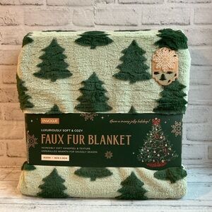 ENVOGUE Queen Size Faux Fur Trees Blanket